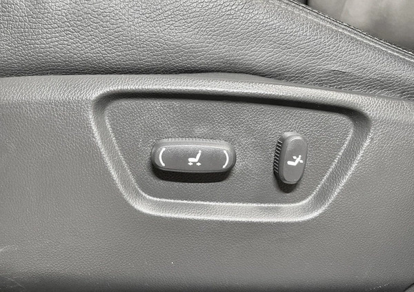 Chevrolet Captiva cena 47000 przebieg: 196000, rok produkcji 2013 z Grodzisk Mazowiecki małe 497